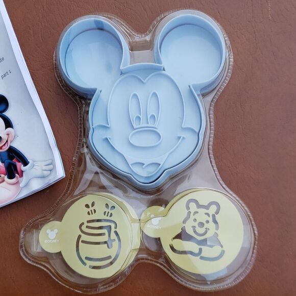Disney Cakes/Sweets Recipe Book Mickey Cookie Cutters & Pooh Honey Pot Stencils - Picture 3 of 5